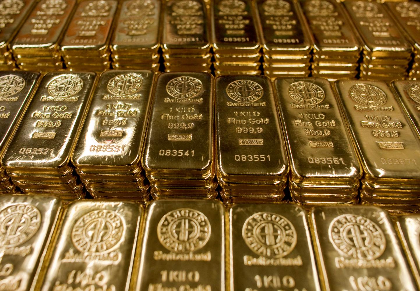 瞄準歷史高點？黃金達八年新高，富爸爸：這是最後一次金價低於2,000