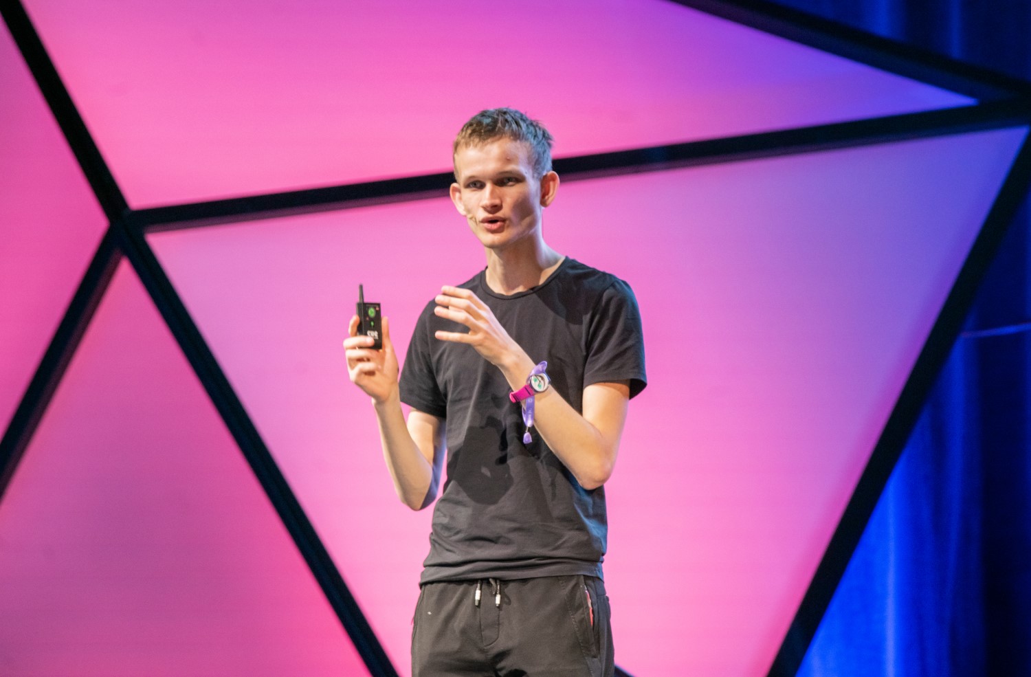 以太坊共同創辦人 Vitalik 表示：DeFi 用戶都低估了智能合約的潛在風險