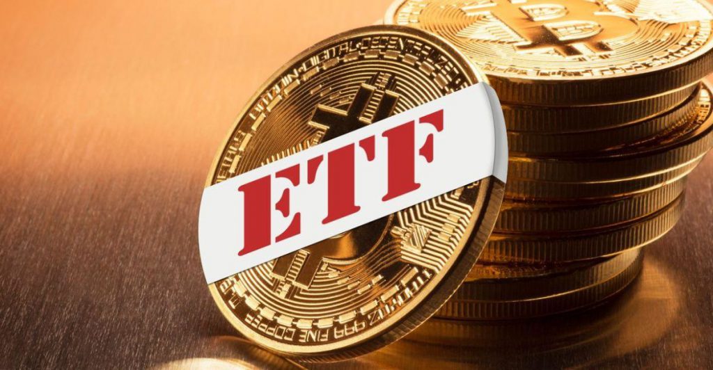 0.95%>2%? 比特幣期貨ETF隱含的被動損失！灰度計劃推出現貨ETF