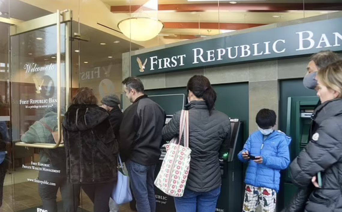 又一銀行瀕危？傳第一共和銀行現擠兌人潮、限制匯出，加密友好銀行Signature股價大跌22%