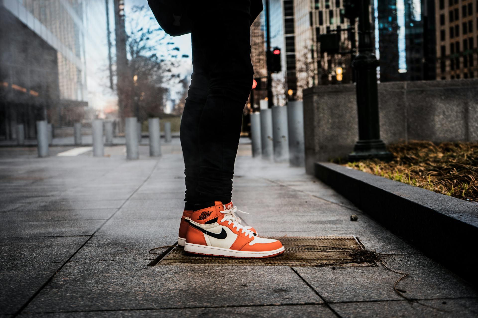股價暴跌 23% ! Nike 發生什麼事了？