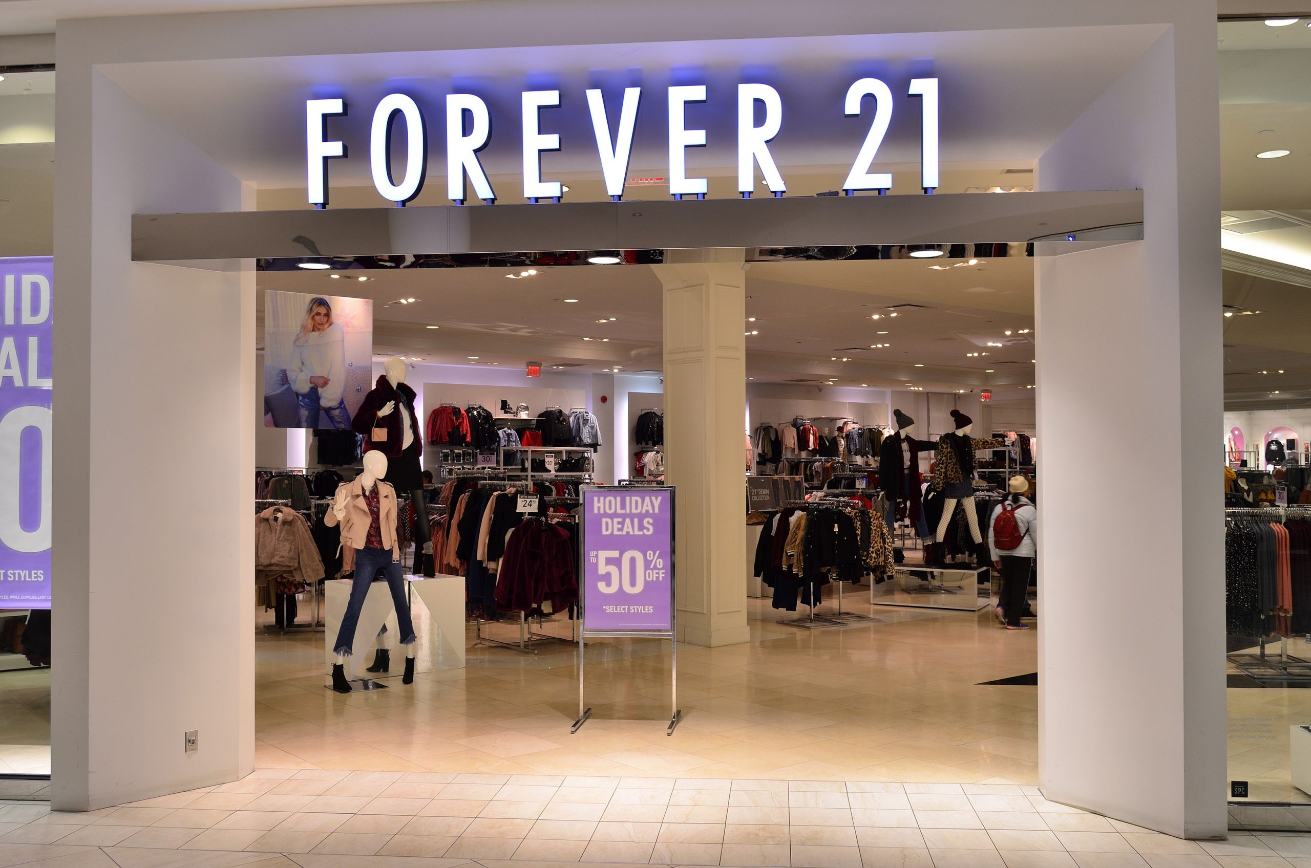 Forever 21 不敵 Shein 和 Temu 與整體經濟低迷影響,客流量崩跌,再度申請破產重整 Forever 21 不敵 Shein 和 Temu 與整體經濟低迷影響,客流量崩跌,再度申請破產重整