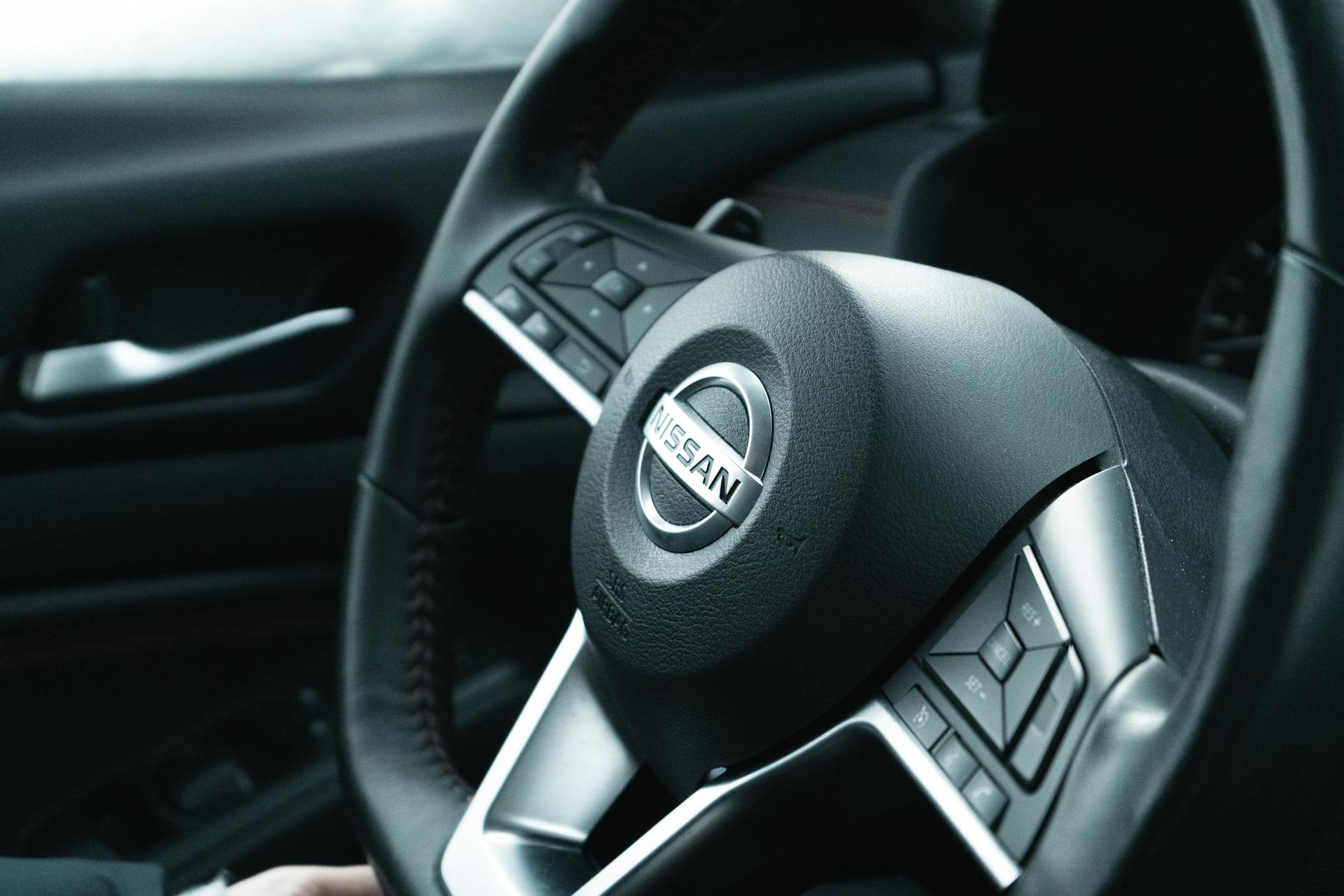 富士康高層公開表態希望合作發展電動車、 Nissan 股票聞聲上漲 8.9 %