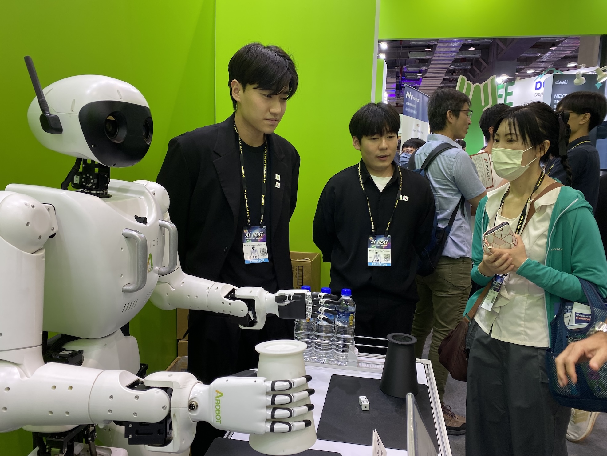 AI 結合機械美學，輝達扶植新創 AeiROBOT 人型機器人 Alice 與 AIMY 齊登場
