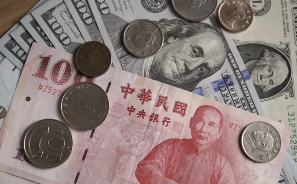 單純擁有新台幣就完勝！2025 上半年 TWD 漲幅力壓 ETH 近 5%