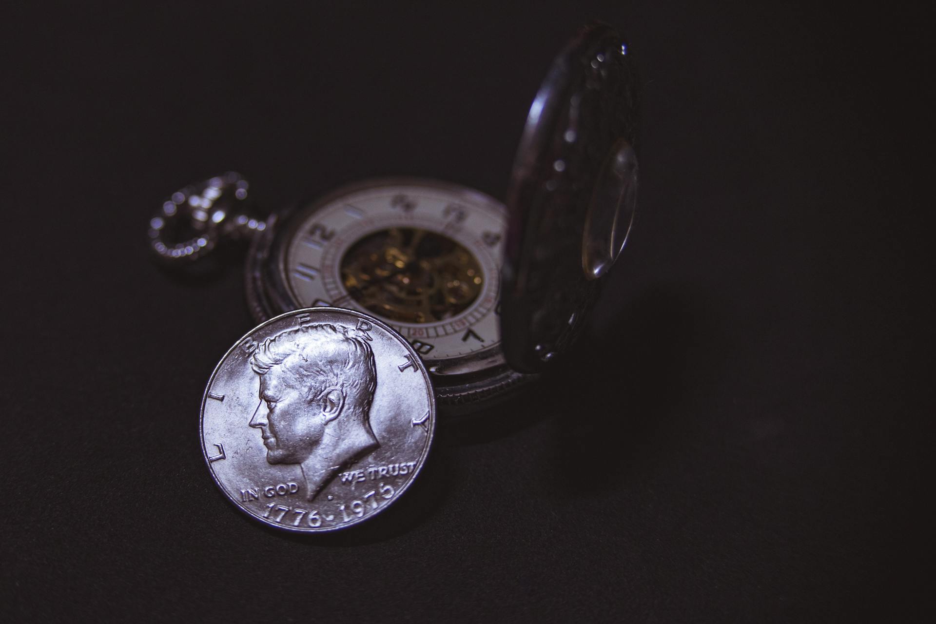 華爾街對沖基金分析師：白銀邁入超級週期 即將挑戰突破 50 美元大關