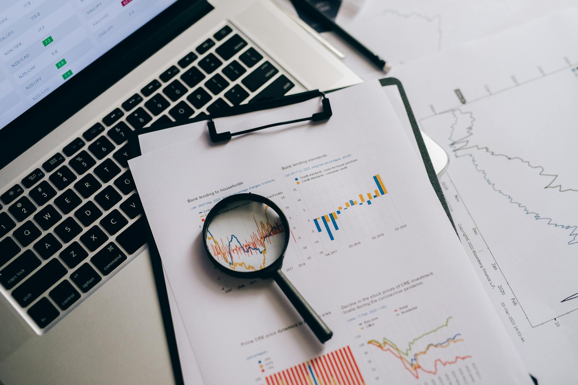Benzinga 美股分析報告：2025 下半年可以買這七檔股票
