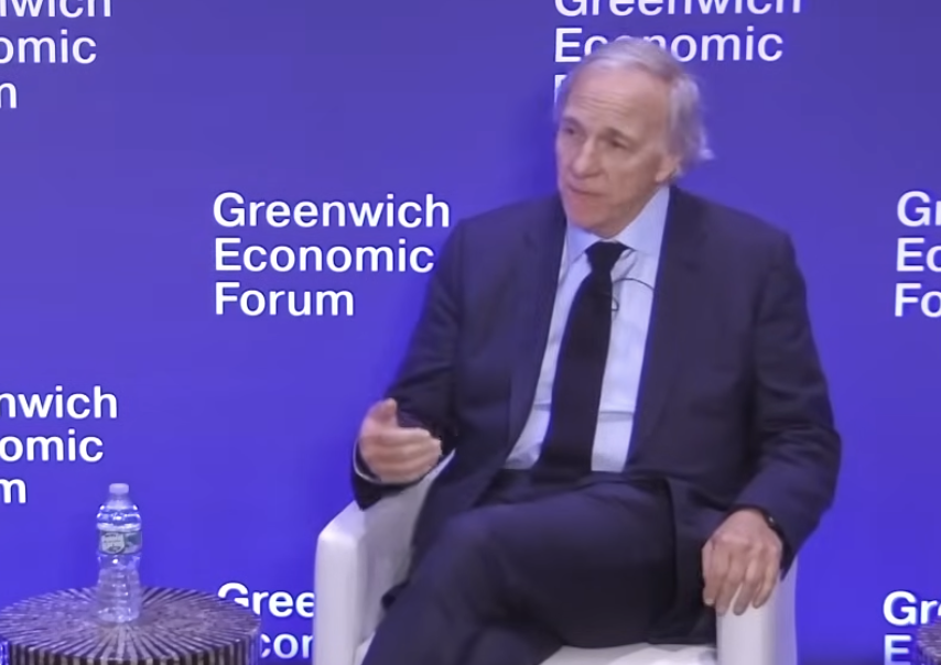 黃金破天價！避險教父 Ray Dalio 建議：紙幣信心崩解、資產組合應配置 15% 黃金