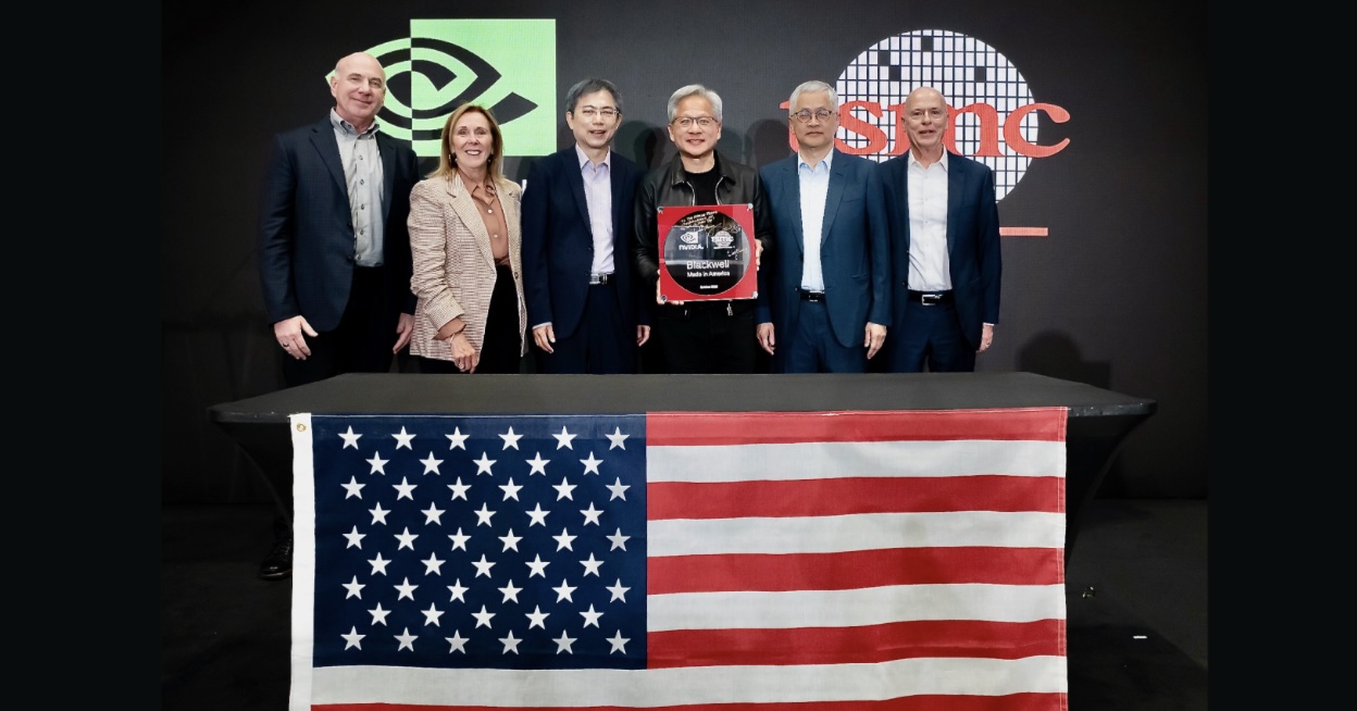 NVIDIA與台積電慶祝首款美國製造Blackwell晶圓誕生、推動AI新工業革命