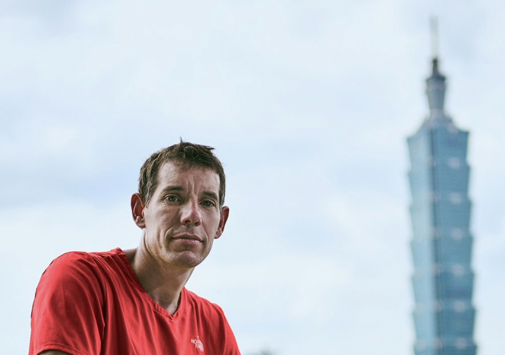 Alex Honnold 攀登台北 101 因天氣取消！改期週日後，預測市場賭盤發生變化