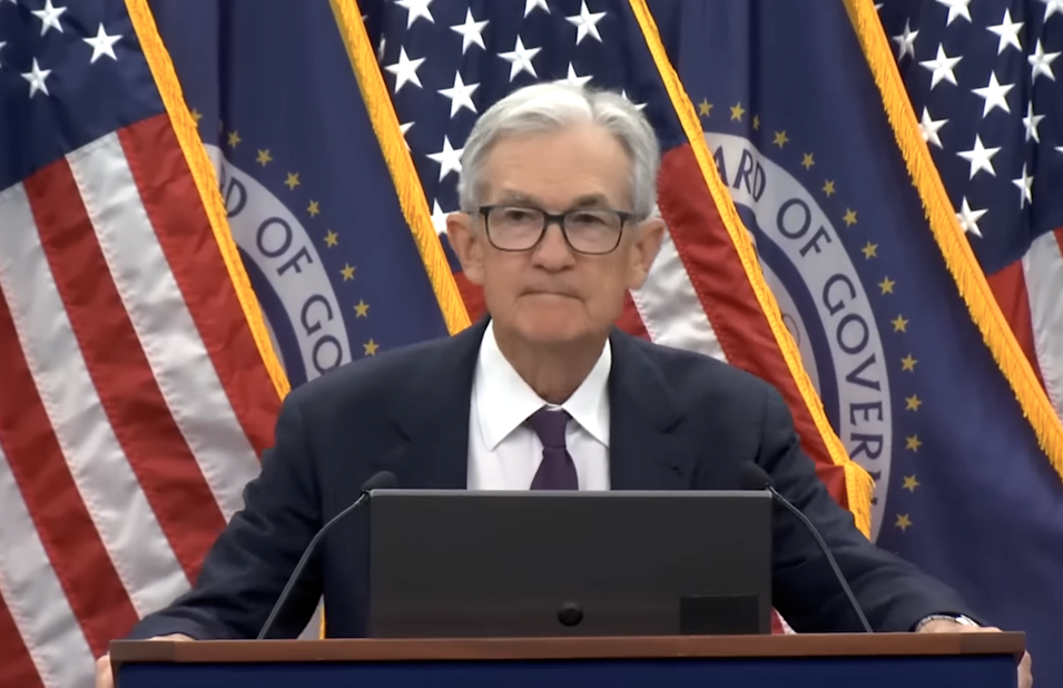 鮑爾：勞動市場初步穩定，聯準會維持 3.5 % 至 3.75 % 利率不變