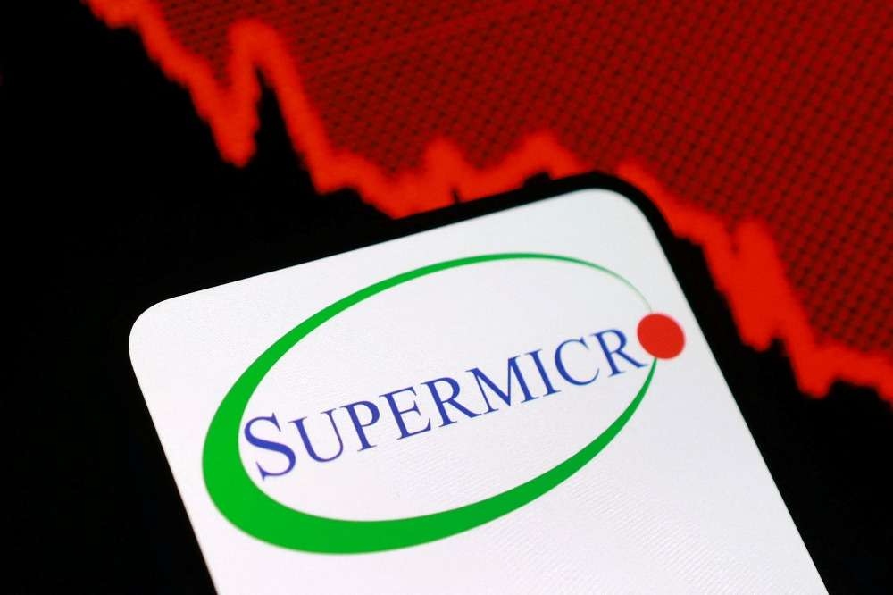 美超微共同創辦人涉走私 25 億美元輝達 AI 晶片到中國，股價盤後暴跌 12%