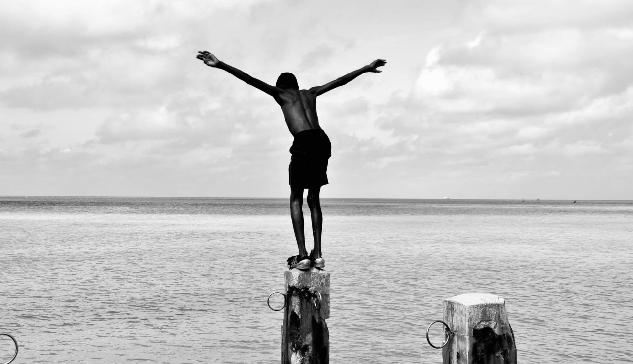 台股創高後急速下殺，蔡明翰：與費半乖離過高，盤整休息十分合理