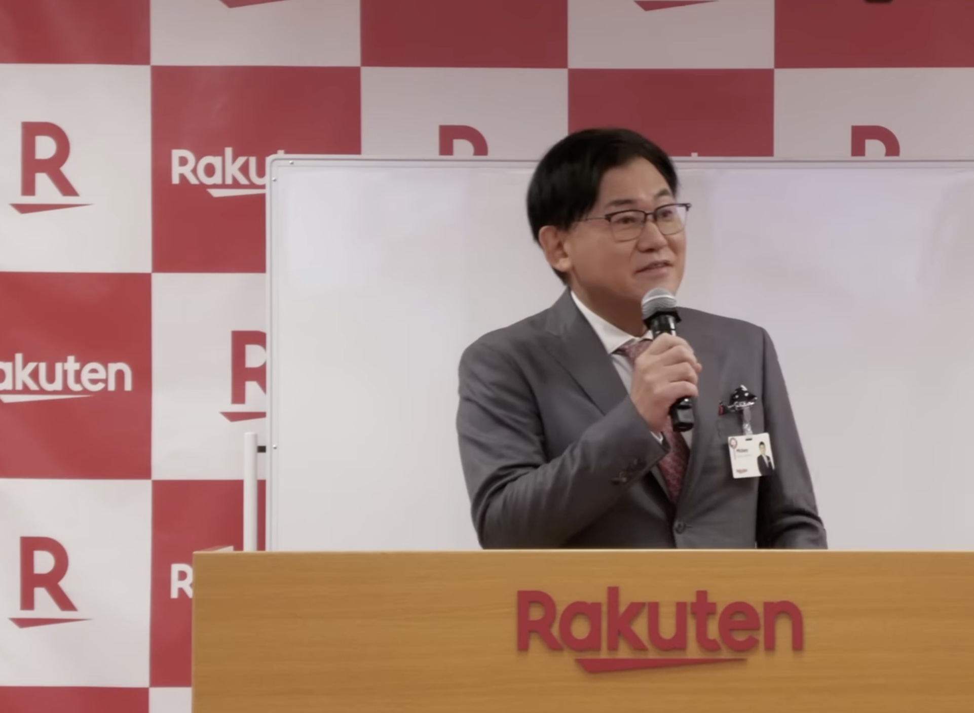 樂天集團創辦人三木谷浩史 ：不說英語就要降職