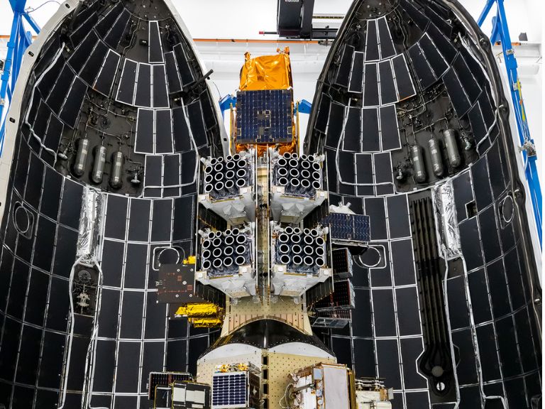 鴻海低軌衛星乘 SpaceX Falcon 9 火箭上太空，股價單日漲超 5%