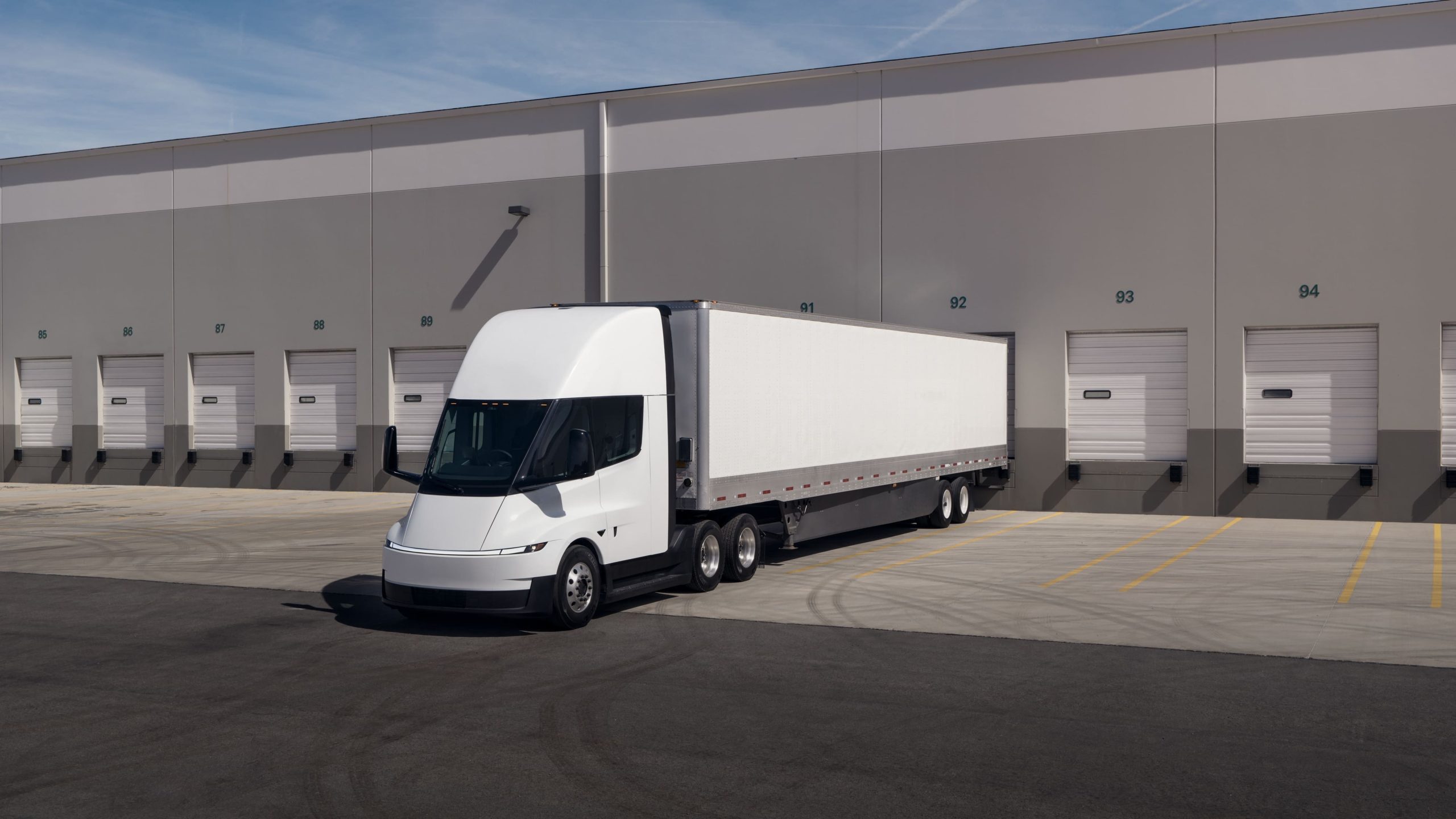 特斯拉拿下史上最大 Semi 電動卡車訂單，370 輛規模高達 1 億美元