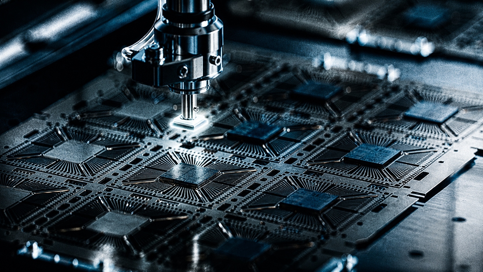 PCB 載板下半年再迎漲價潮！CCL、玻纖布供應吃緊，欣興、景碩、南電受惠