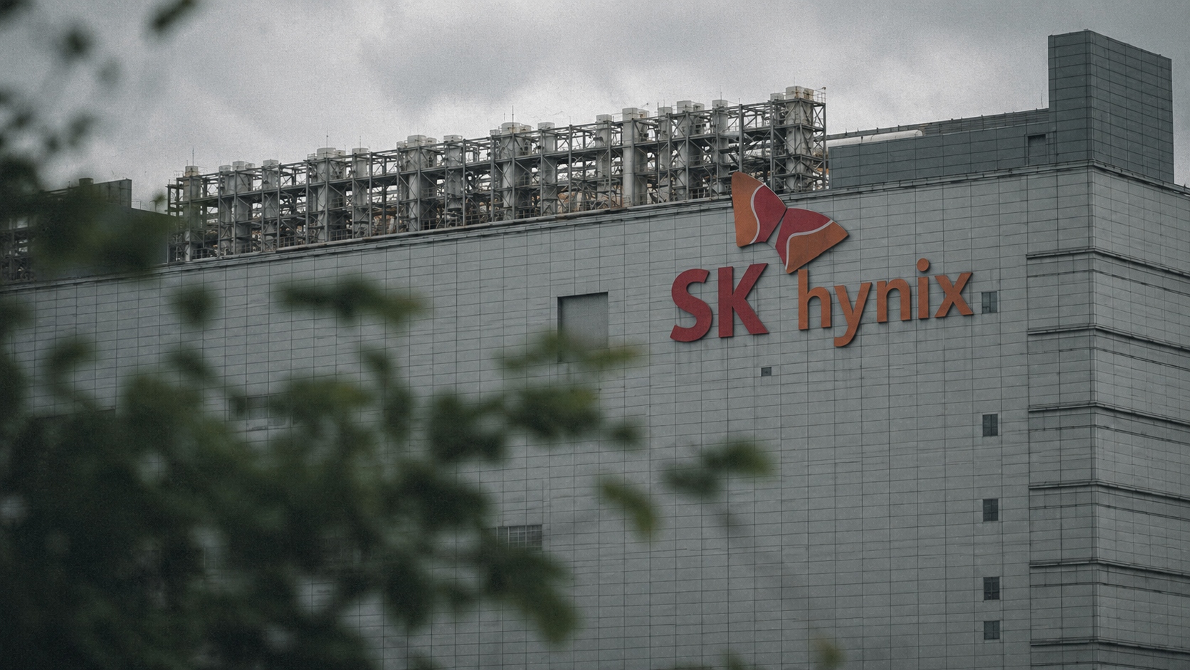 鎧俠 8,000 億日圓回購股價飆漲 5%，SK 海力士股東回饋方案何時出手？