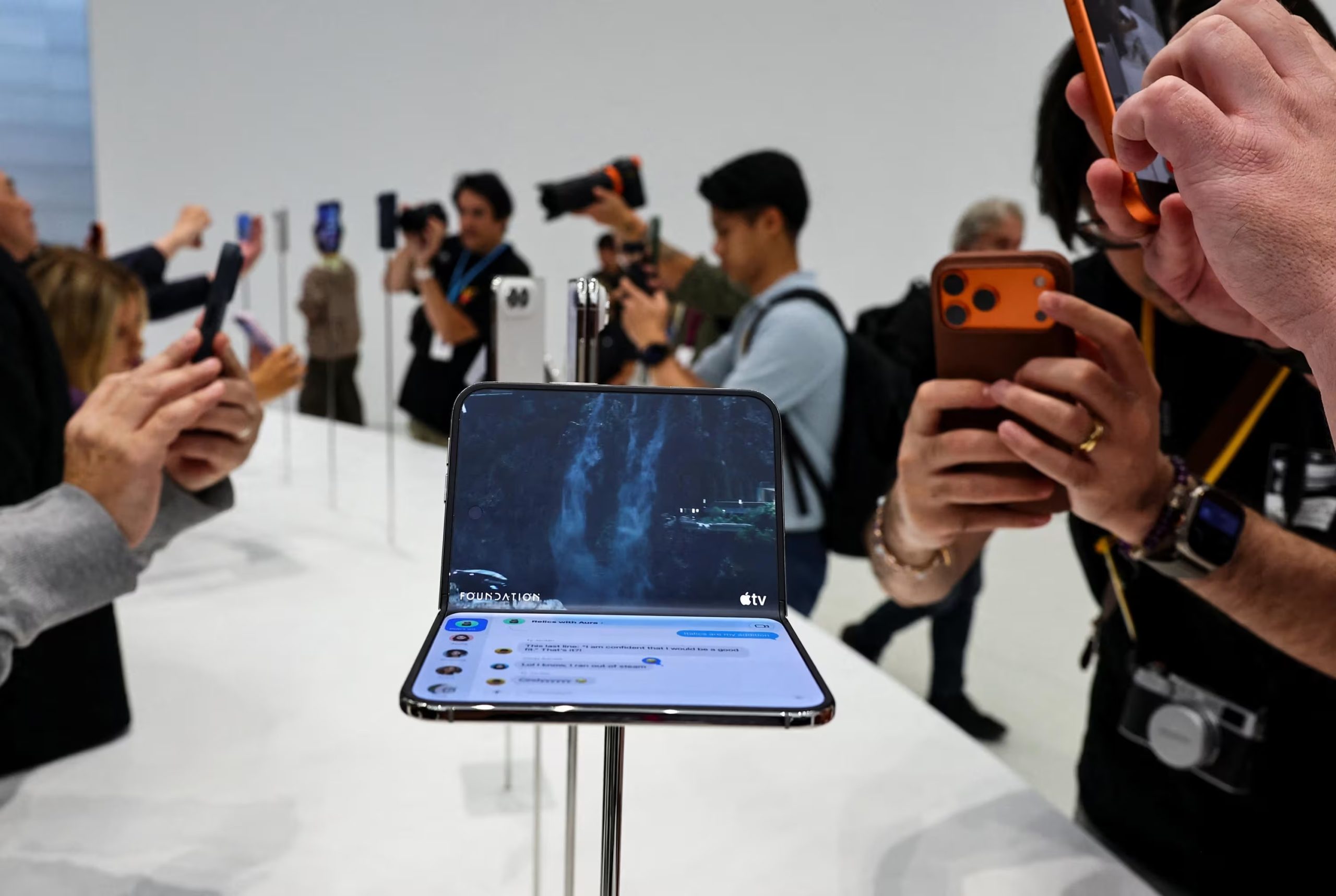 iPhone Duo 傳加單三成！台積電、鴻海、新日興 Q4 營運添柴火